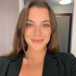 Meet your Posher, Alexis